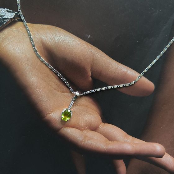 Серебряная подвеска с хризолітом 1.755ct