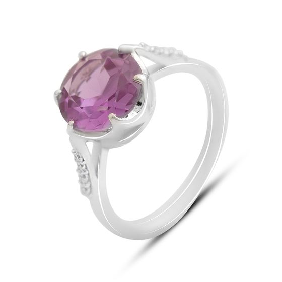 Silver ring with a 5.022-carat alexandrite