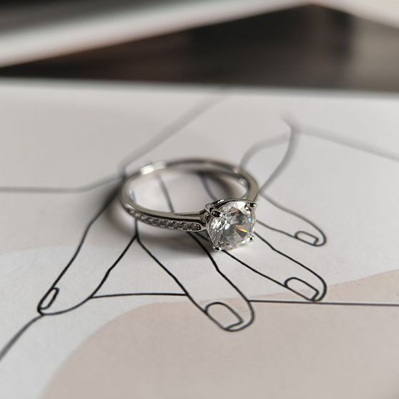 Серебряное кольцо с фианитами