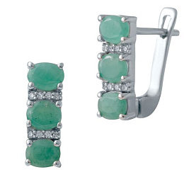 Silver earrings with a 2.006-carat emerald