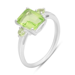 Silver ring with a 2.069-carat chrysolite