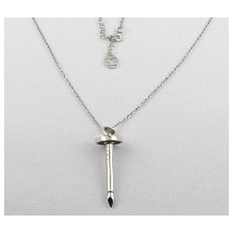 A gold necklace without stones