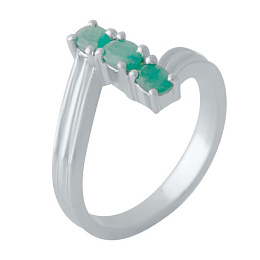 Silver ring with a 0.474-carat emerald