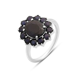 Silver ring with a 5.58-carat sapphire