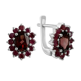 Silver earrings with a 2.94-carat garnet
